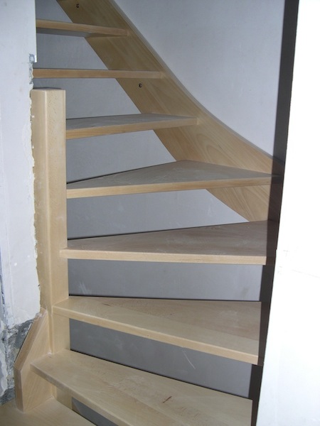 pose d'escalier en bois double quart-tournant sans contre-marches